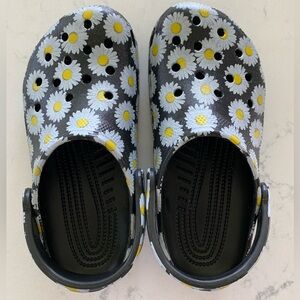 Daisy Floral Print Crocs / Size 6